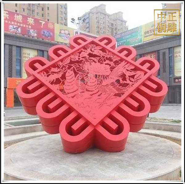 中國結雕塑.jpg 中國結雕塑.jpg
