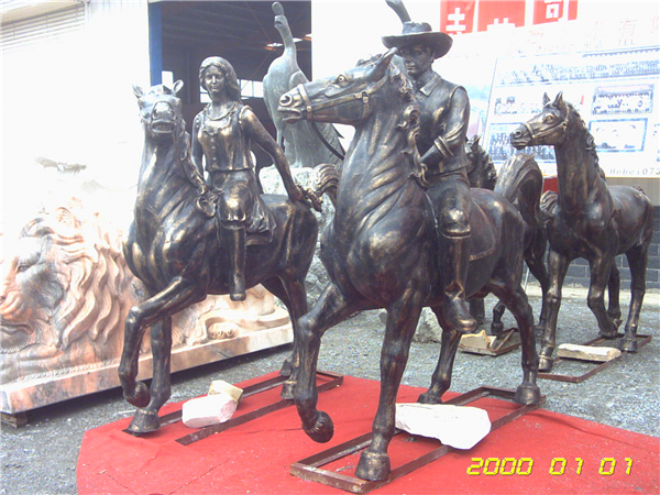 西方騎馬人物雕塑.jpg 西方騎馬人物雕塑.jpg