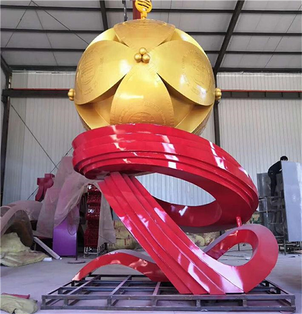 中國結雕塑價格.jpg